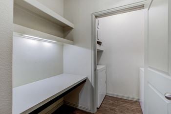 Built-in desk